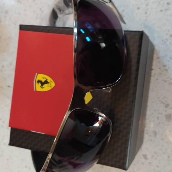 New Pit Crew 0830279 Ferrari Watch by Movado+Bonus Ferrari Style Sunglasses - Picture 3 of 9